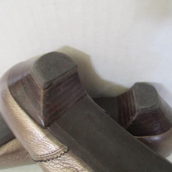 **Stuart Weitzman Metallic Flats Pewter Dark Gold Pointed Toe Tassel - Picture 4 of 11